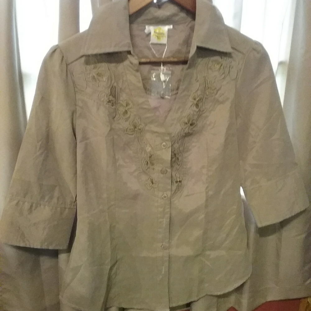 🌹V-neck high collar embroidered dressy shirt